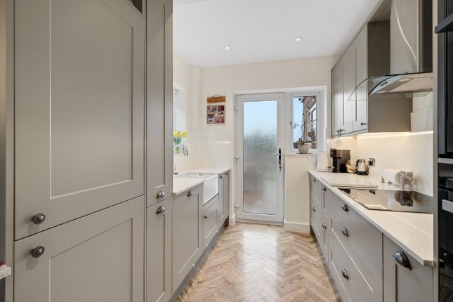 75 Coombfield Drive, Dartford, Kent photo 3