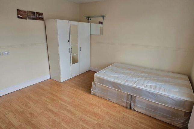 Room to rent in Westrow Drive, Room 7, Barking