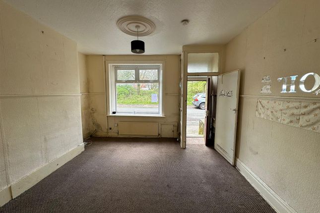 14, Bar Gap Road, Oldham photo 3