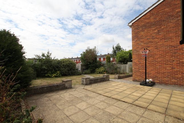 35, Kennedy Drive, Reading photo 4