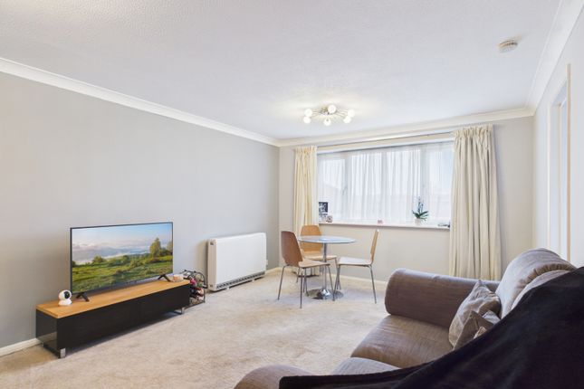 Flat 7, Fletcher Court, Salesbury Drive, Billericay photo 4