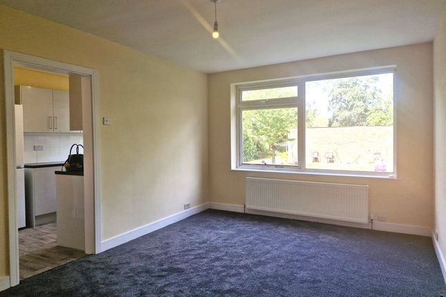 24, Heathcote Grove, Chingford photo 2