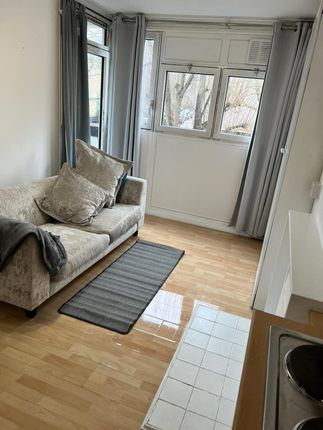 Thumbnail Room to rent in Isle Of Dogs, Canary Wharf, London