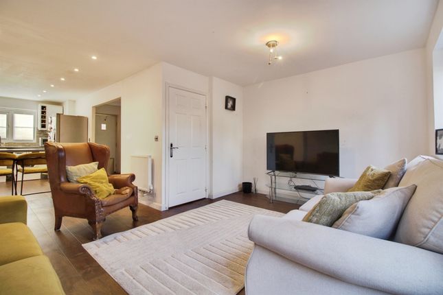 84, Eddington Crescent, WELWYN GARDEN CITY photo 3