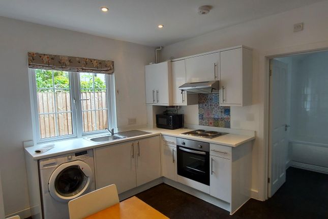 1 Railway Cottages, Brewery Lane, Twickenham photo 2
