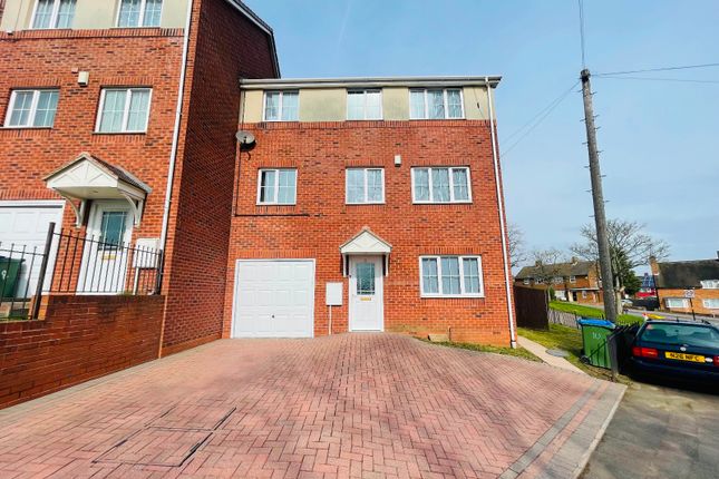 Thumbnail Town house to rent in Brecknock Road, West Bromwich
