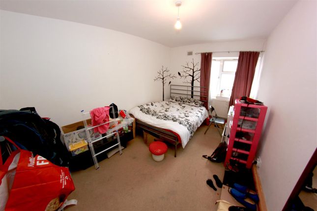 Thumbnail Shared accommodation to rent in Tarling Street, London