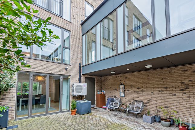 Town house for sale in Clay Farm Drive, Trumpington, Cambridge