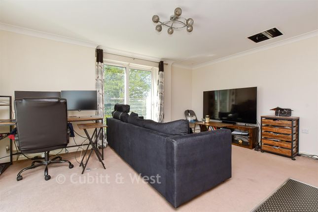 Kingston Square, Buffers Lane, Leatherhead photo 3