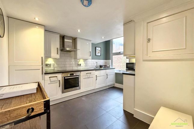 First Floor Flat, 70, Ballater Road, London photo 2