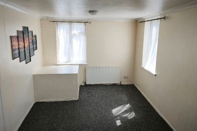 32B Stratford Road, Milton Keynes photo 2