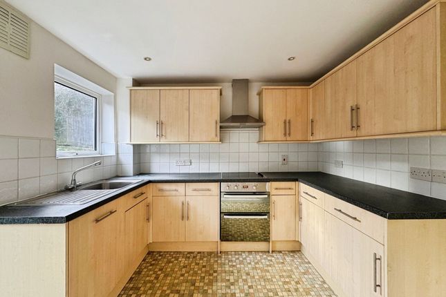 18, Tin Pit, Marlborough, SN8 photo 2