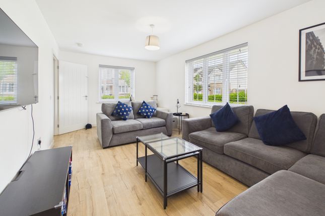 4, Ullapool Grove, Bishopton photo 2