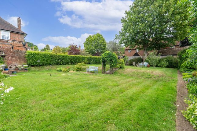 35, High Oaks Road, Welwyn Garden City photo 2