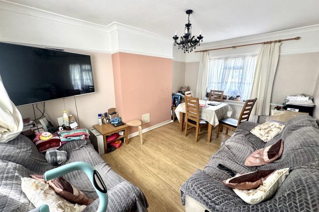 128, Waddon Way, Croydon photo 2