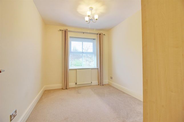 Flat to rent in Bycullah Road, Enfield