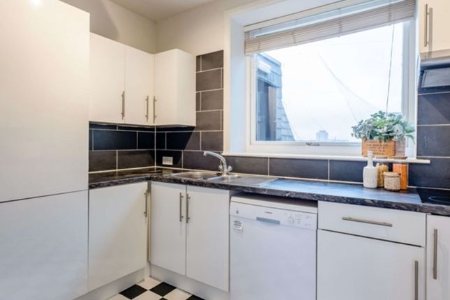 Penthouse B, London photo 2