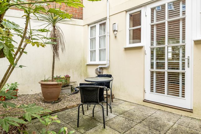 Flat 1, David Cowan House,, Sussex Street, Hampshire photo 4
