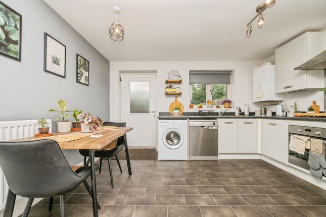 8, Dunclent Close, Droitwich photo 4