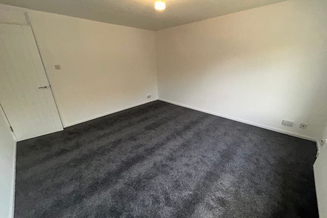 Flat 32, Sandy photo 3