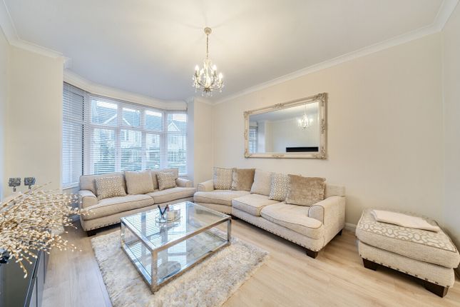 68, Melrose Avenue, Mitcham photo 3