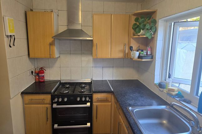 18, Warren Road, Leyton photo 2
