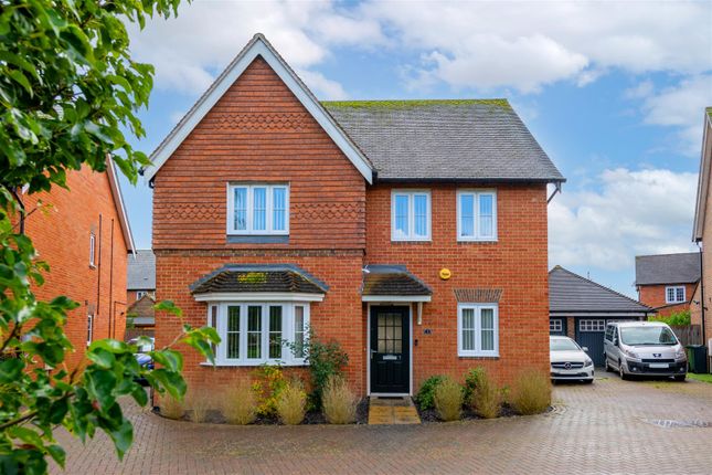 Thumbnail Detached house for sale in Haine Close, Horley