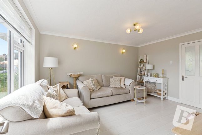 7, Lexington Way, Upminster photo 2