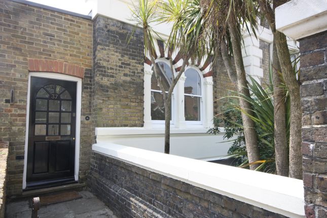 1-bed flat on Queen Street, Deal, £925/mo