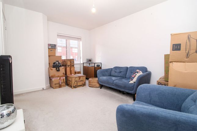 17, Milton Crescent, Bedford photo 2