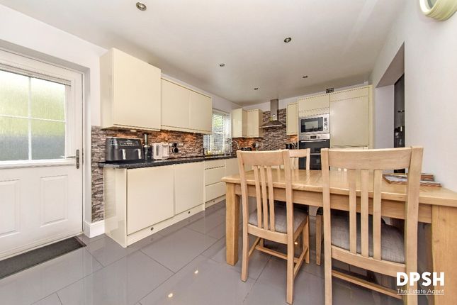 23 Bronte Close, Wakefield photo 3