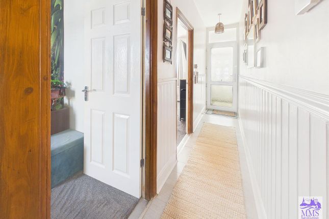 6, Watling Avenue, Chatham photo 2