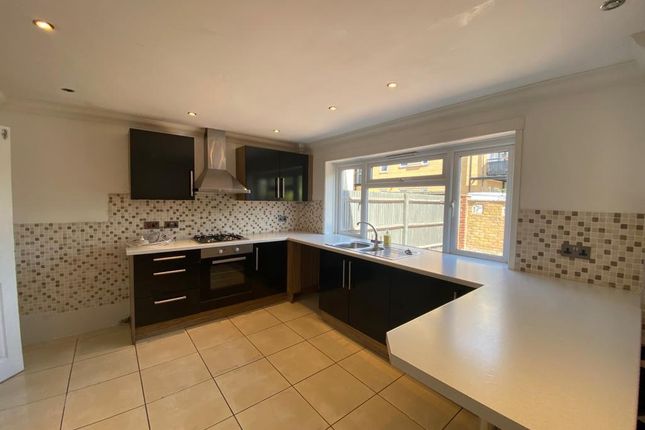73, Bredgar Close, Ashford photo 3