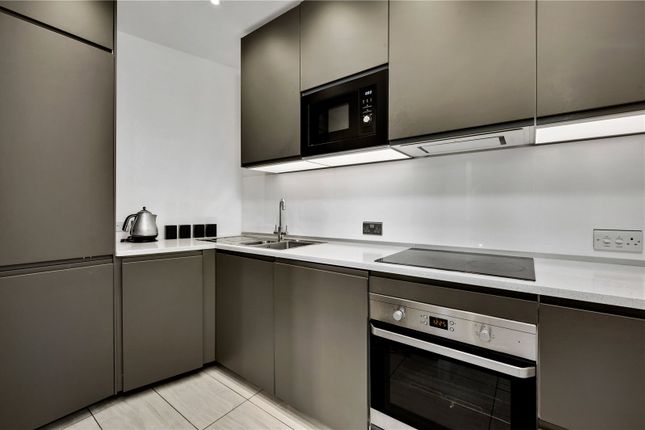 Flat 3, Kings Court Mews, 152, Bridge Road, Surrey photo 2