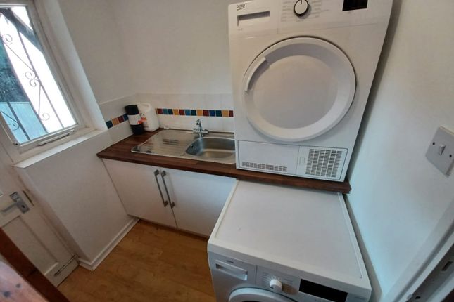 25, Well Close Rise, West Yorkshire photo 4