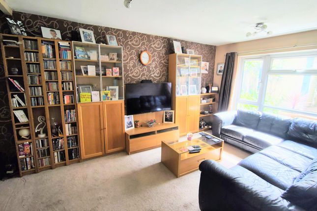 247, Throstle Place, Boundary Way, Watford photo 2