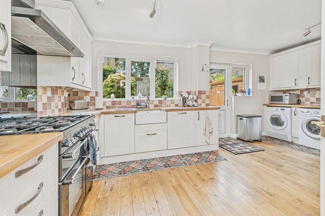 6, Denham Drive, Holmfirth photo 4
