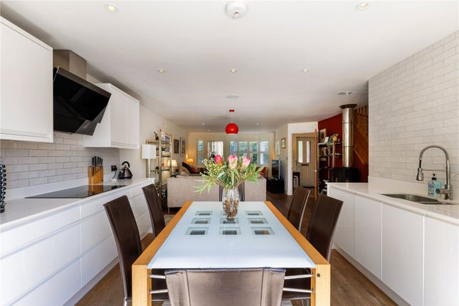 Spring House, 4, Cromwell Gardens, Buckinghamshire photo 3