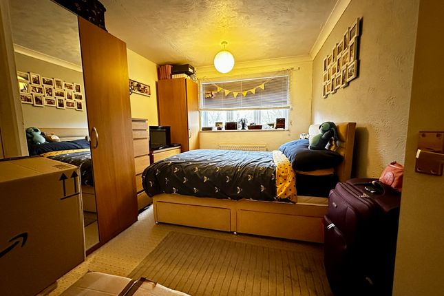 47 Pine Grove, Gillingham photo 3