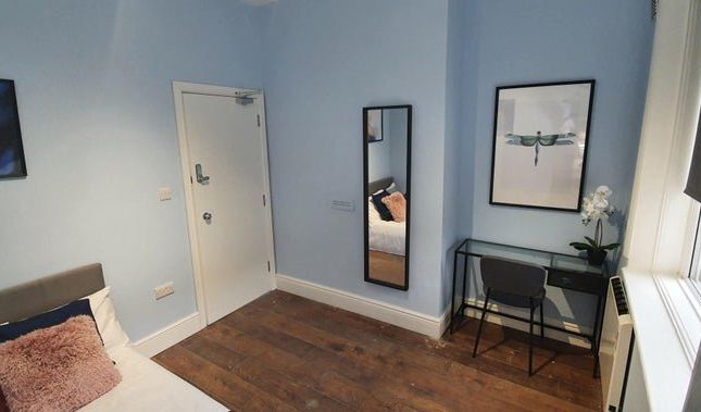 Room 4, 225 Horsedge Street, Oldham photo 2