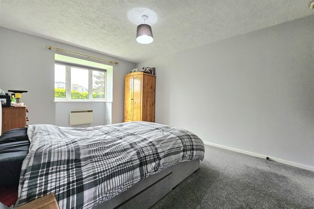 Flat for sale in Collingwood Close, Eastbourne