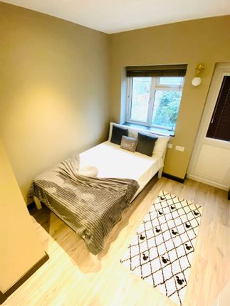 Thumbnail Room to rent in Woodmansterne Rd, London