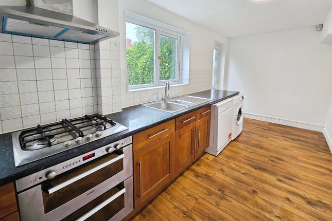 4, Romilay Close, Beeston, Nottingham photo 2