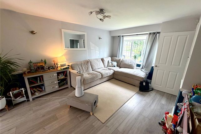 10, Crofters Brook, Manchester photo 3