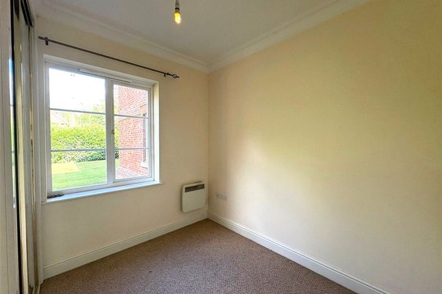 27, Christine Ingram Gardens, Bracknell photo 4