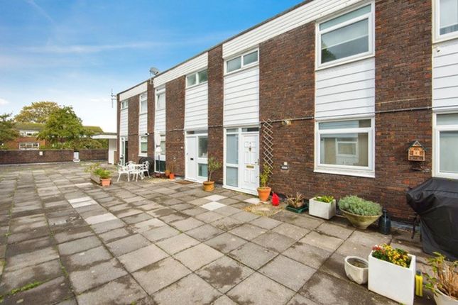 3-bed flat on 9 St. Richards Court Ashburnham Road, Richmond, £375,000