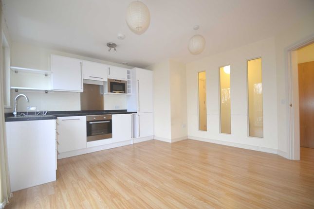 11 Rowan Lodge, 2a, St James Road, Surrey photo 5