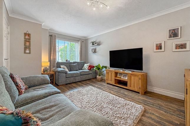 45 Meadow Way, Caerphilly photo 3