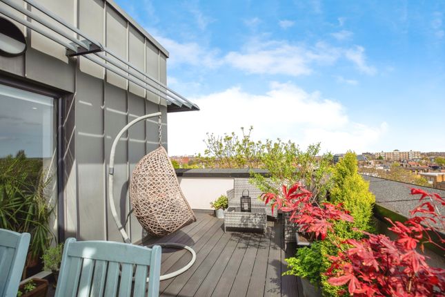 Flat for sale in 18-20 Waterfall Cottages, London