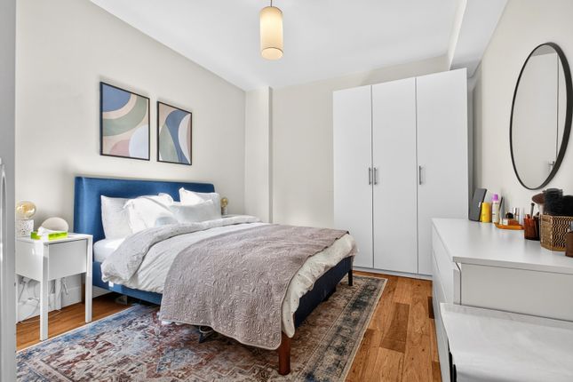 Flat 4, 2-3, Crawford Passage, London photo 4